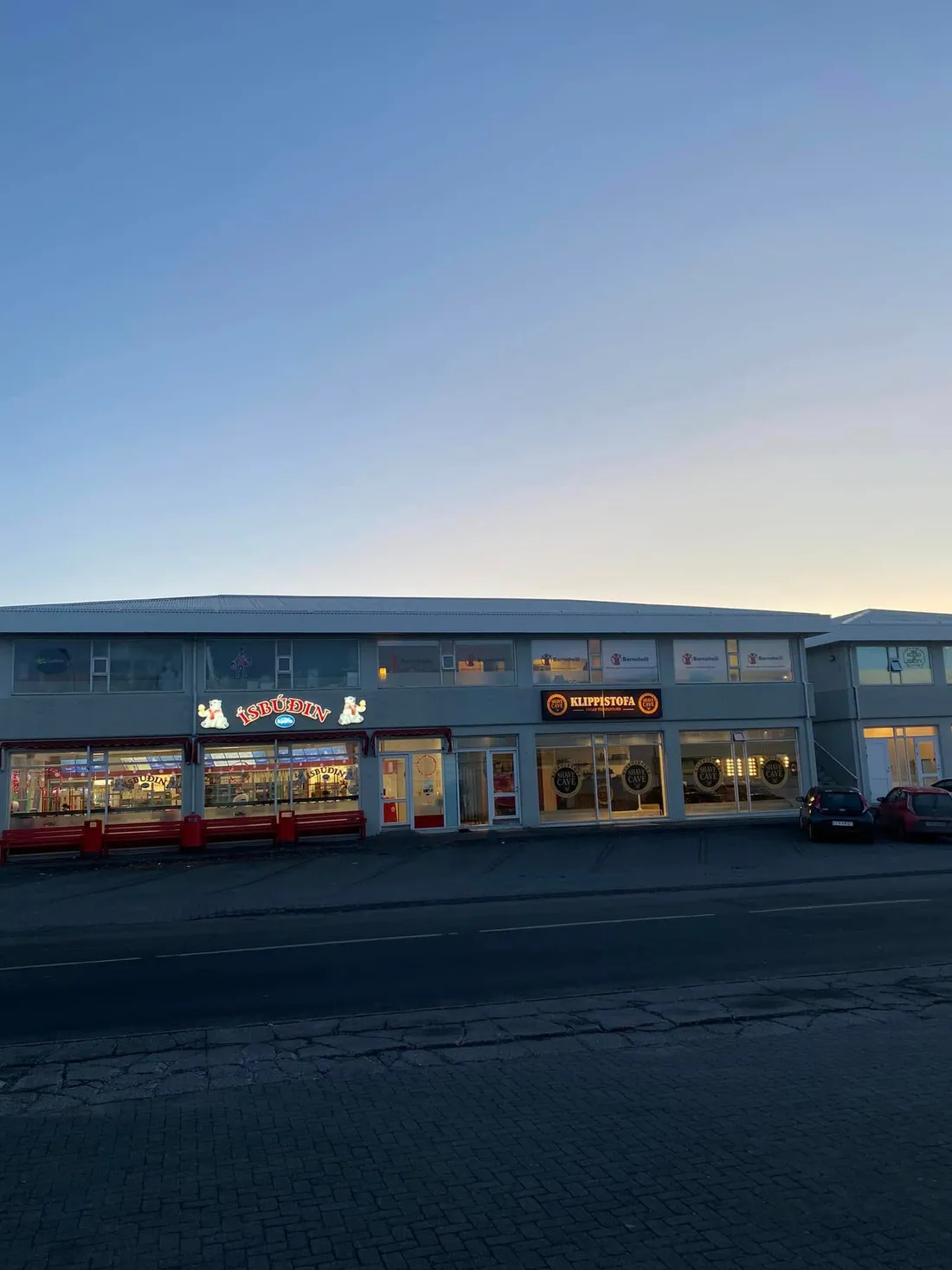 Húsnæði Shave Cave klippistofu við Fákafeni 9, 108 Reykjavík